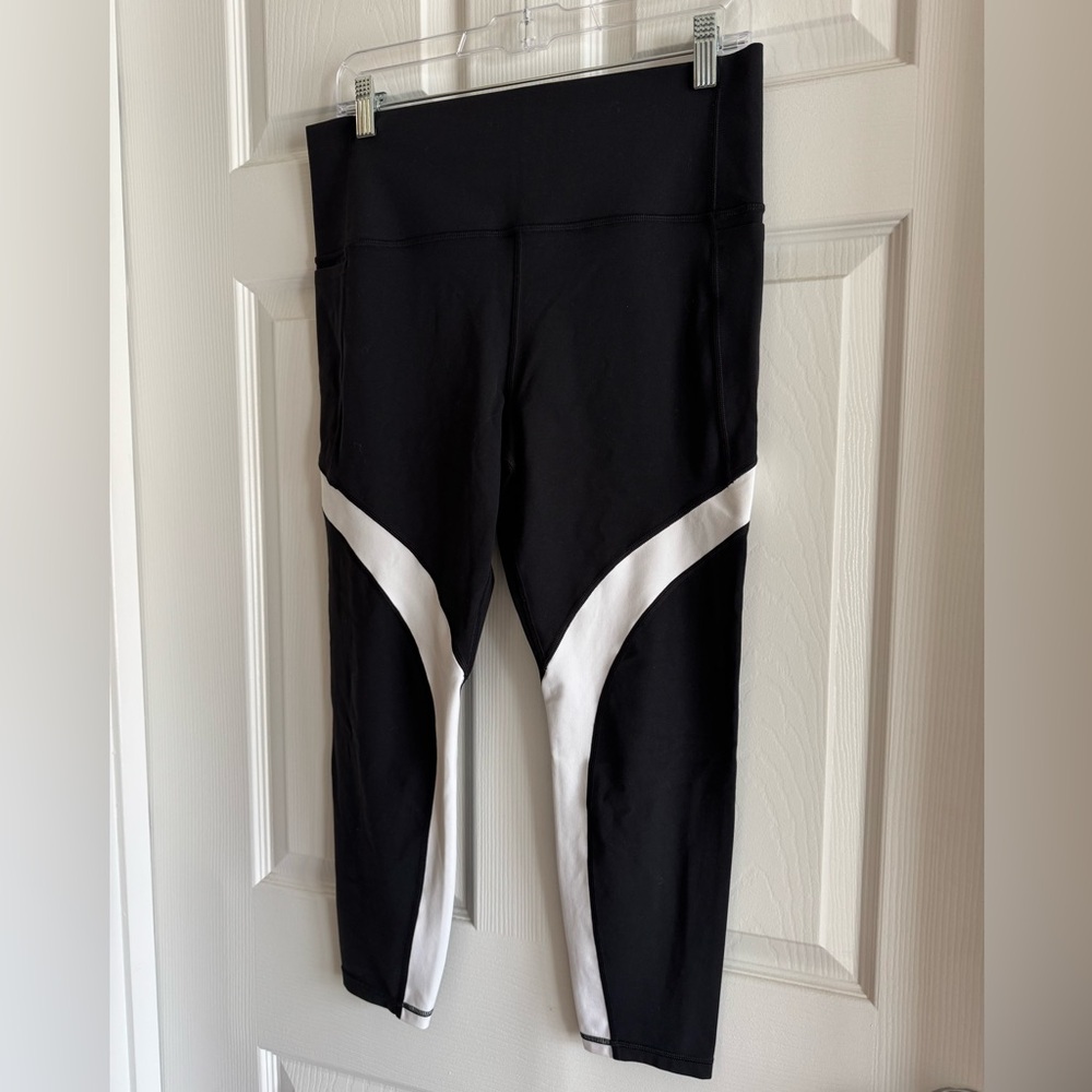 Athleta Black Salutation Stash Pocket 7/8 Tight